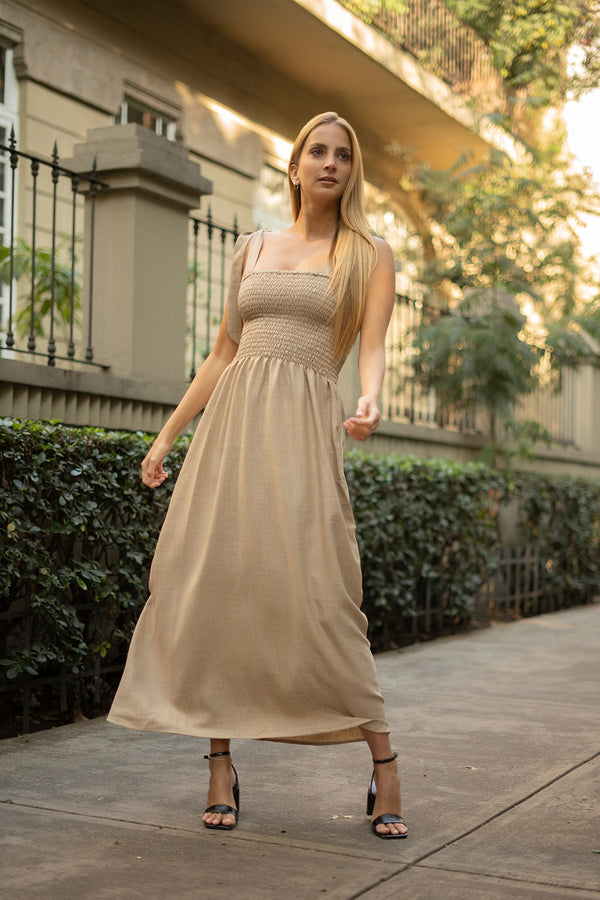 Vestido resortado cafe claro