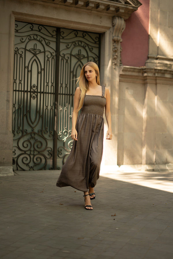 Vestido resortado tierra